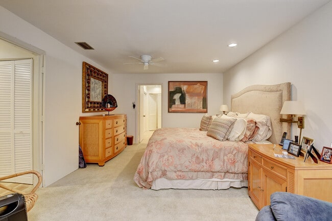 Building Photo - 19550 Sawgrass Dr