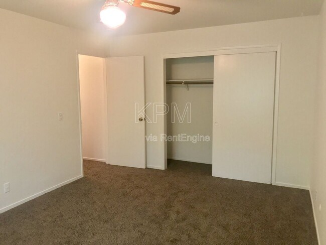 Building Photo - 445 Almond Dr