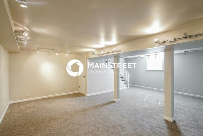 Building Photo - 4 Bedroom Pet-Friendly Home in NASHVILLE, TN with Main Street Renewal