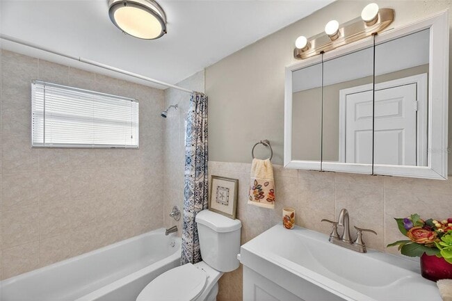 Building Photo - 3742 Elmwood Dr