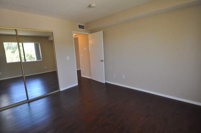Building Photo - 12338 Oxnard St