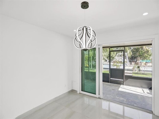 Building Photo - 4530 SW 34th Dr