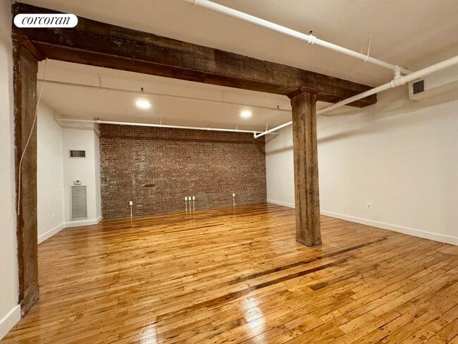 Building Photo - 275 Conover St