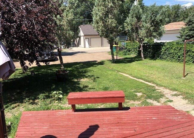 Building Photo - 912 N 9th St