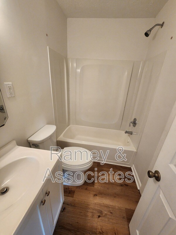 Building Photo - 2112 Ratcliffe Ave