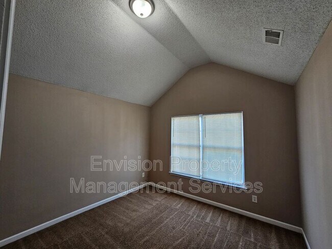 Building Photo - 2318 Hackamore Dr