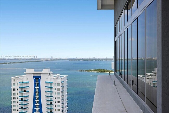 Building Photo - 2150 N Bayshore Dr