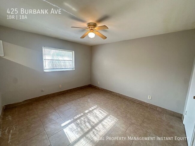 Building Photo - 425 Burbank Ave