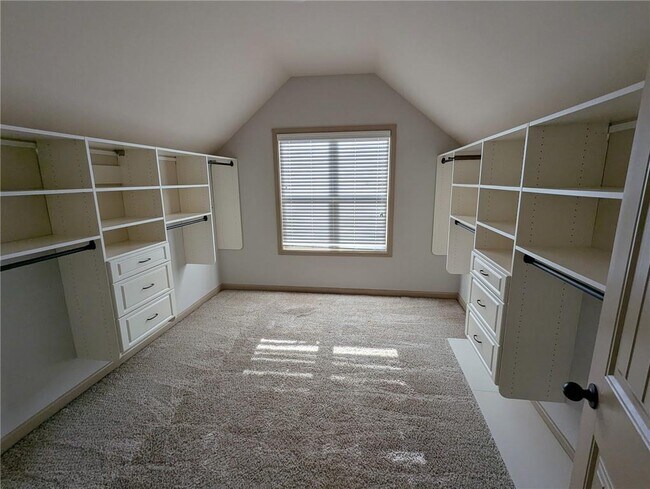 Building Photo - 4635 Belcrest Way