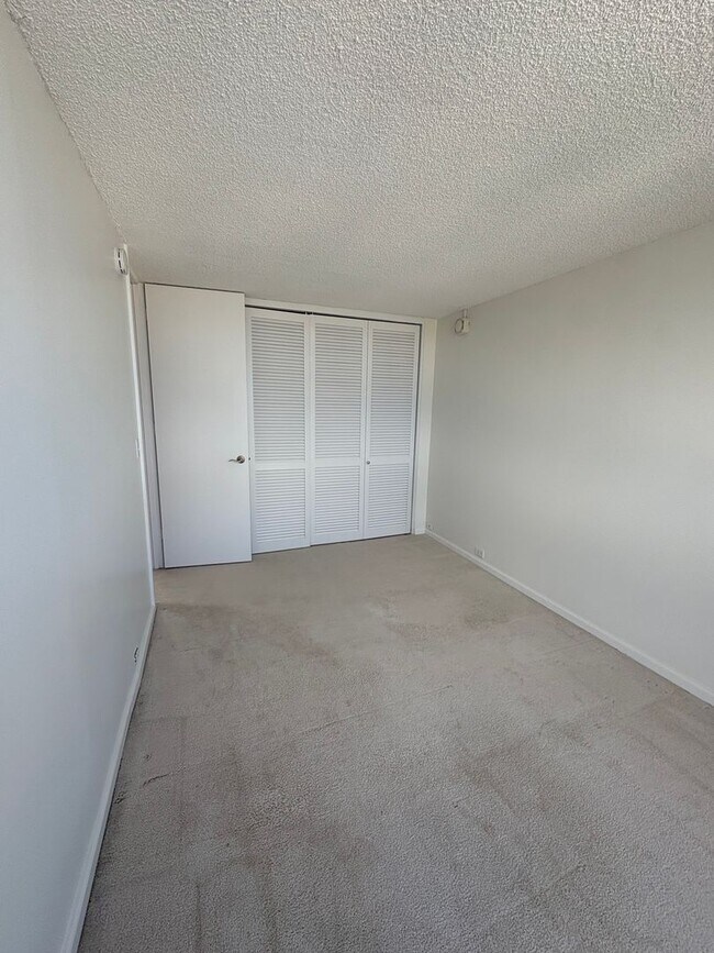 Building Photo - 1212 Punahou St