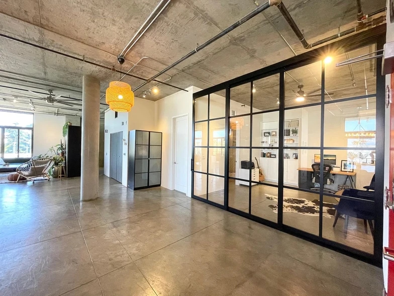 Entrance view - 835 Locust Ave