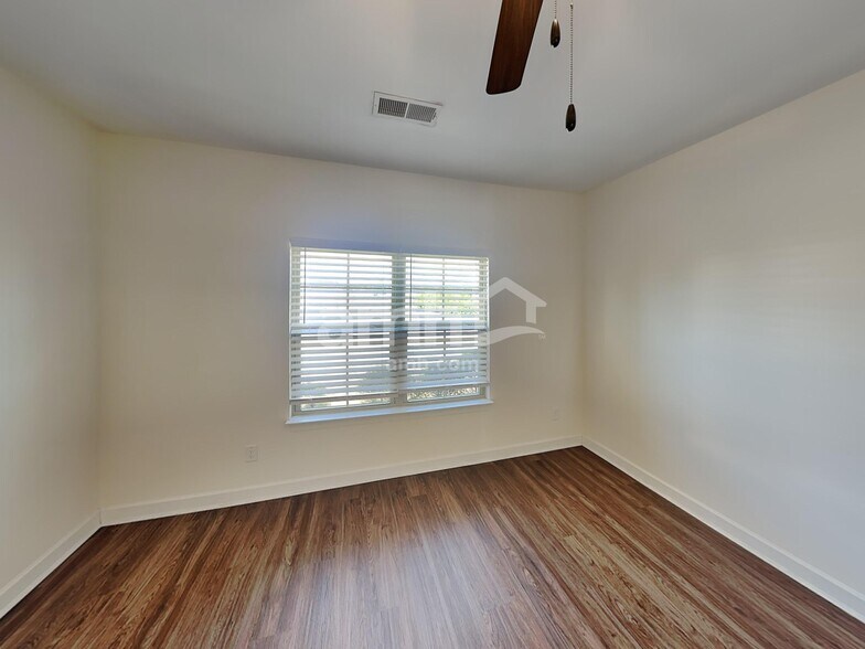 Building Photo - 4343 Freemark Dr