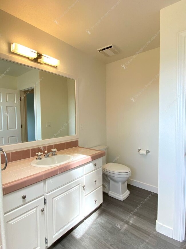 Building Photo - Luxury Living with Unmatched Cascade Views...
