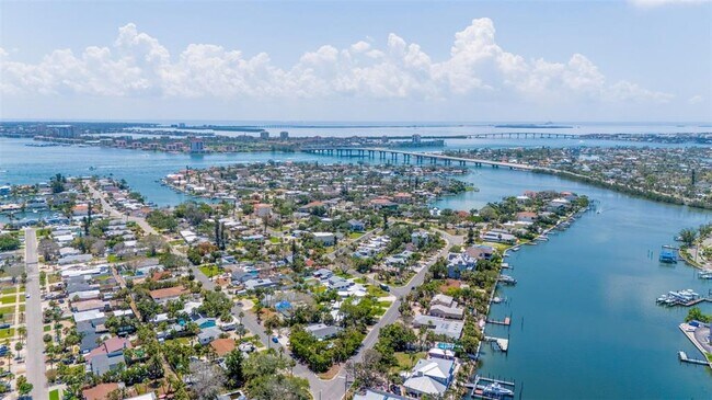 Building Photo - 301 41st Ave