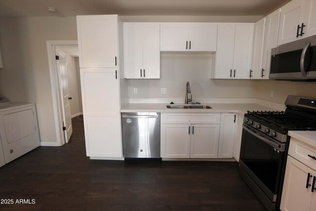 Building Photo - 3822 N 11th Ave