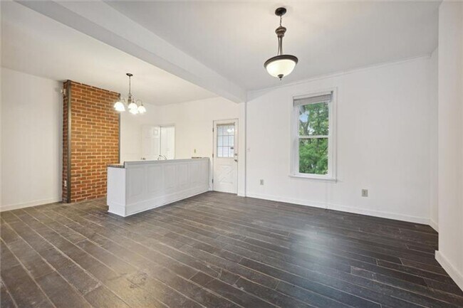 Building Photo - newly Renovated Canonsburg Open Living Concept Apartment