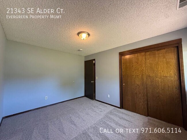Building Photo - 21343 SE Alder Ct