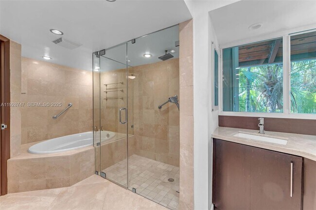 Building Photo - 655 N Mashta Dr