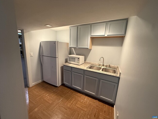 Building Photo - 705 Highland Ave