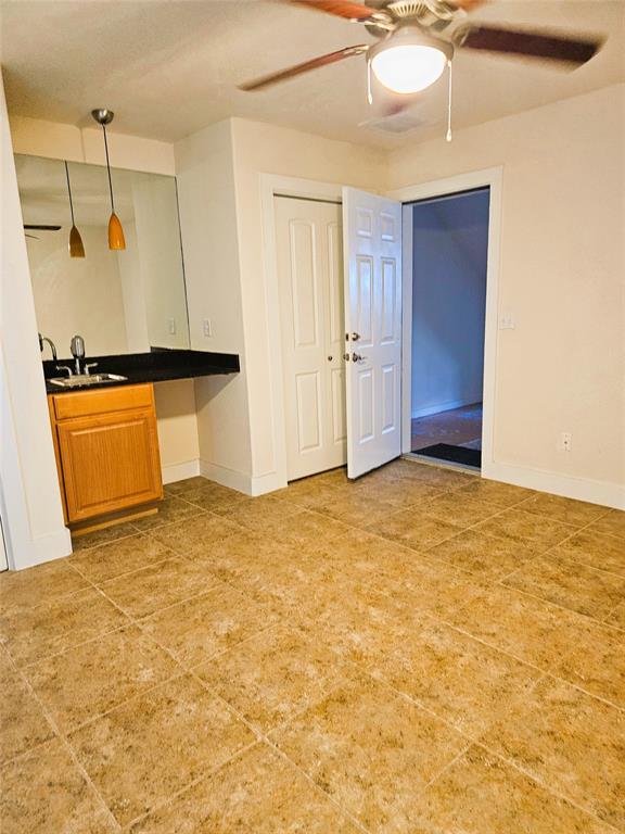 Building Photo - 13420 Lyndhurst St