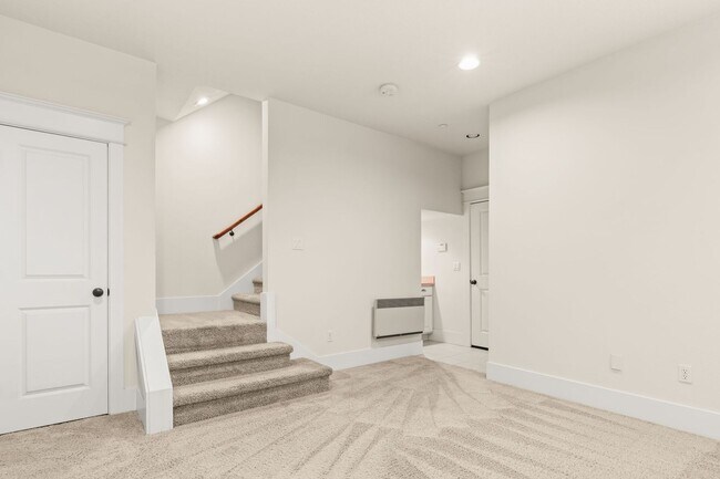 Building Photo - Must See! Luxury Townhome in West Sylvan Hills - Clubhouse/Pool/Garage!