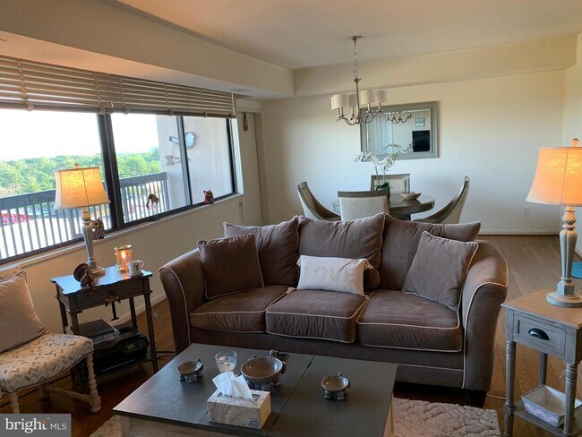 Building Photo - 3713 S George Mason Dr