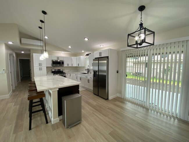 Building Photo - Move-In Ready 3-Bed, 2-Bath Home in Ainaloa – AC, Garage & Wi-Fi Included