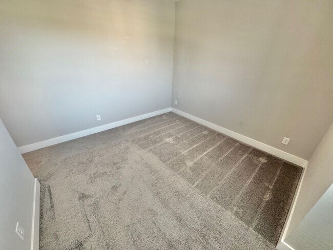 Building Photo - STUNNING 2 STORY HOME 3 BEDROOM/2.5 BATHROOM
