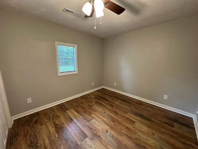 Building Photo - 1216 Ferron Ave