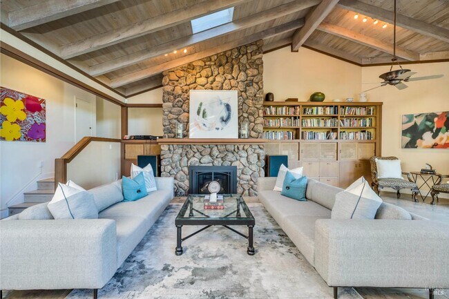 Building Photo - 522 Meadowood Ln