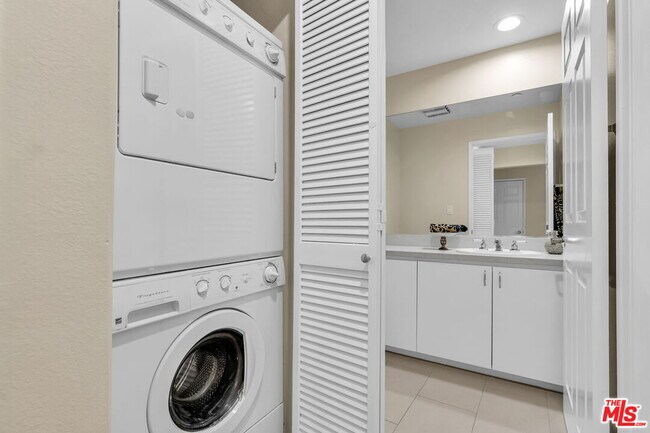 Building Photo - 12000 Goshen Ave