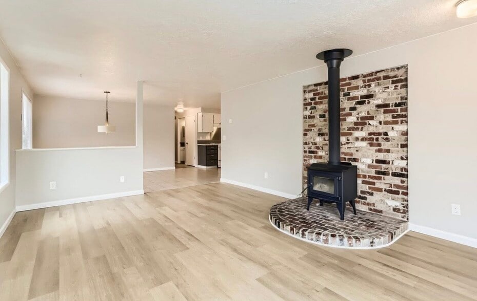 Building Photo - 291 NE 12th Ave