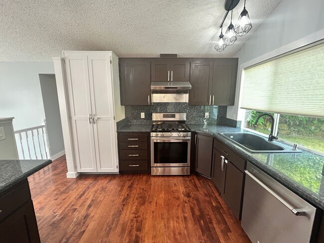 Building Photo - Spacious West Hill Gem – 4 Bed, 3 Bath wit...