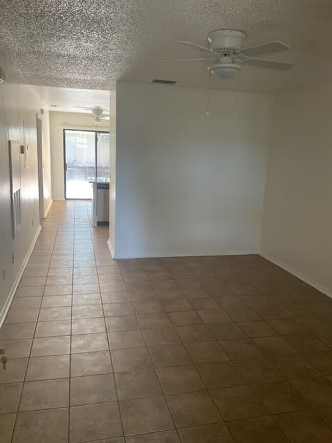 Building Photo - Beautiful Newly Renovated 2 Bedroom 2 Bath...