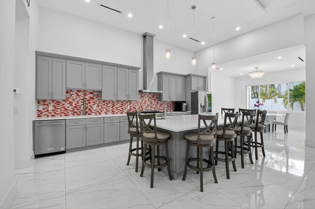 Building Photo - 711 NE 6th St