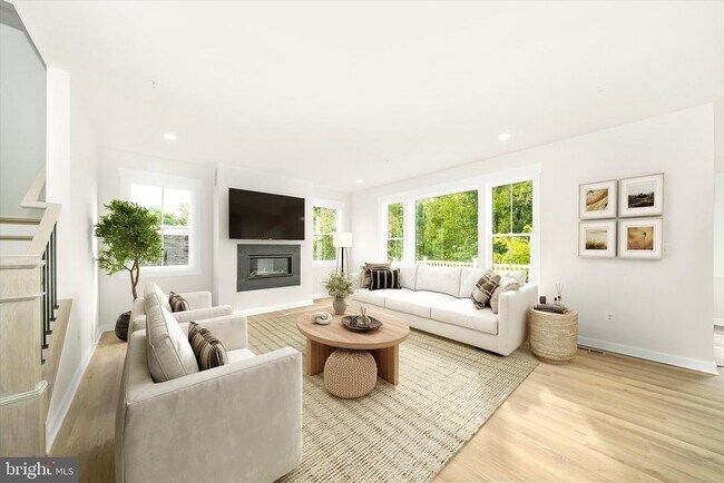 Building Photo - 801 Cedar Ave