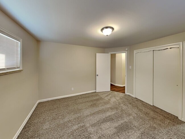 Building Photo - 390 Kohl St