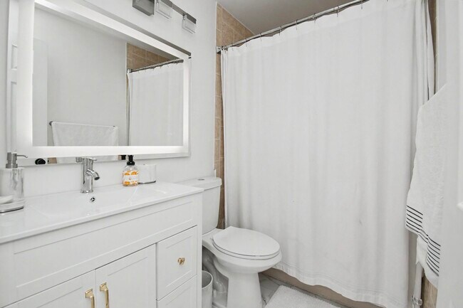 Building Photo - 6744 Via Regina