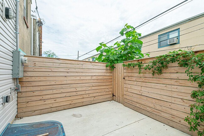 Building Photo - Four Bed Point Breeze Home