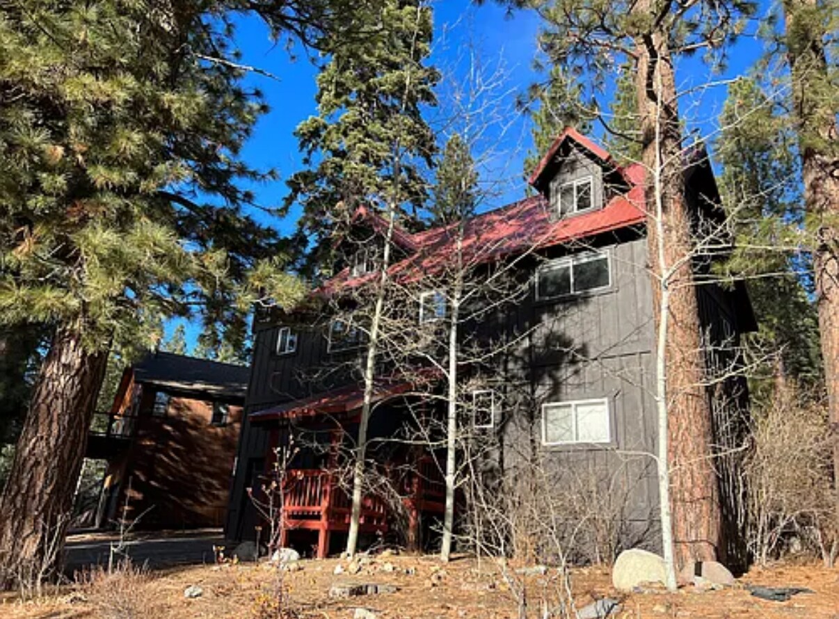 Building Photo - 11881 Pine Forest Rd