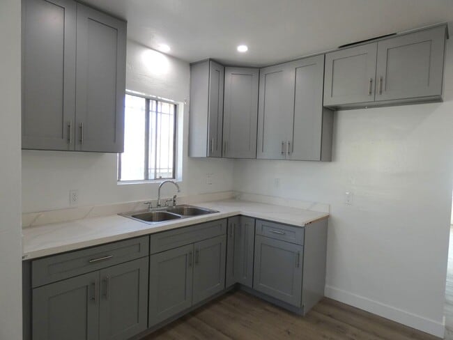 Building Photo - ***COMING SOON***$500 OFF 1ST MONTH*** SPACIOUS 3 BEDROOM 1 BATHROOM REMODELED HOME WITH GARAGE A...