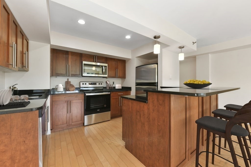 Building Photo - 1609 Beacon St