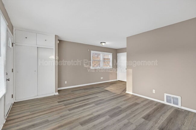 Building Photo - 9770 Scottdale Dr