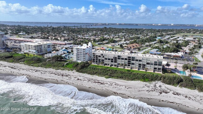 Building Photo - 995 N Hwy A1A