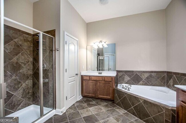Building Photo - 528 Twinrose Way
