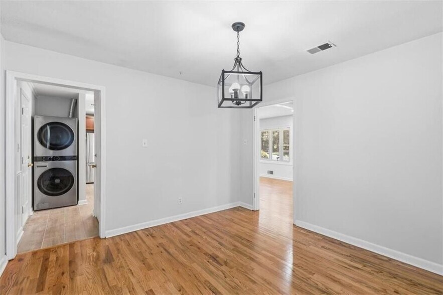 Building Photo - 2815 Carolyn Dr