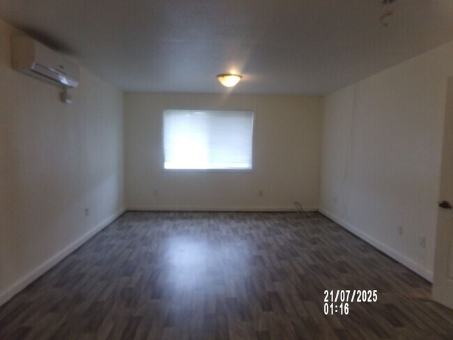 Building Photo - 3bd 2ba with 4 garages