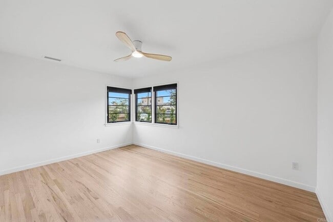 Building Photo - 1061 Buena Vista Way