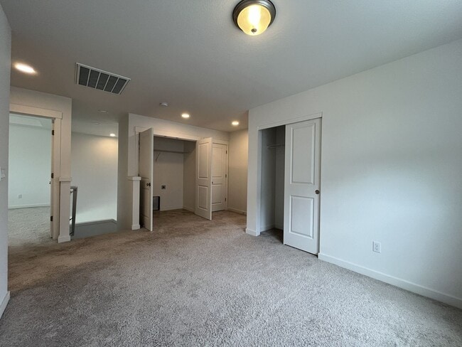 Building Photo - Stunning 3 Bedroom with Bonus Room | Solar Panels, Stainless Steel Appliances & Fenced Backyard