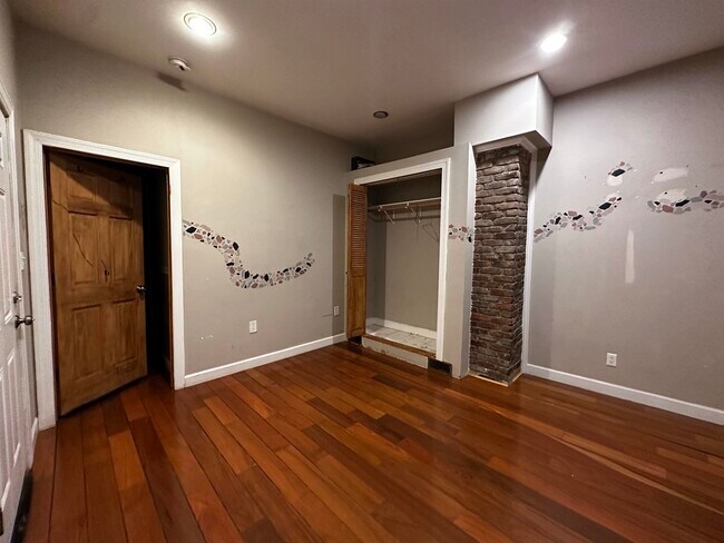 Building Photo - 45A Van Reypen St